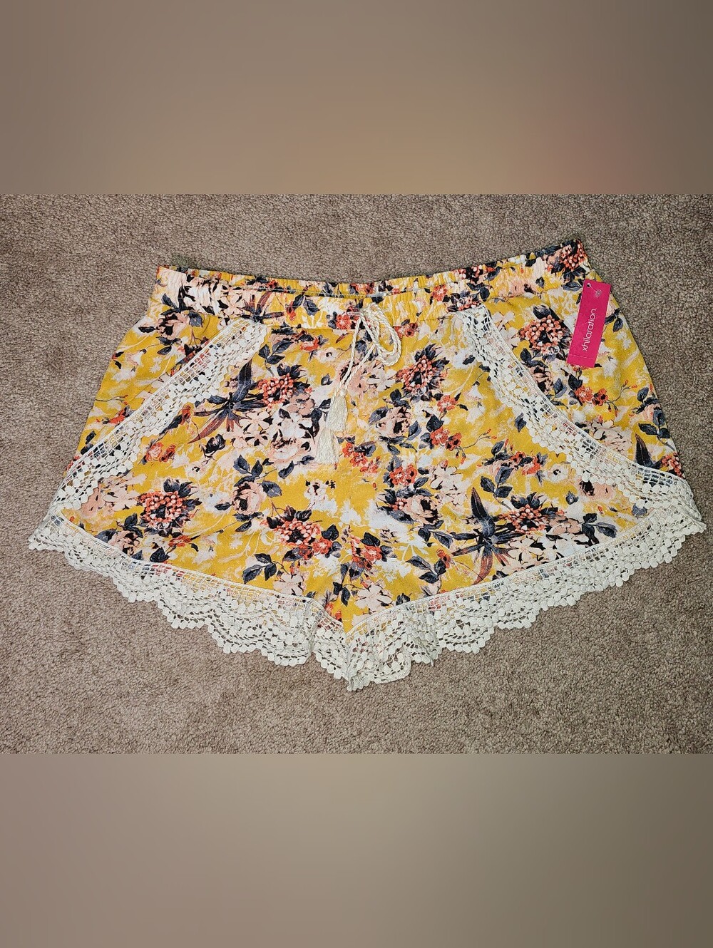 NWT Xhilaration Yellow Floral Flowy Lace Trim Shorts. XXL